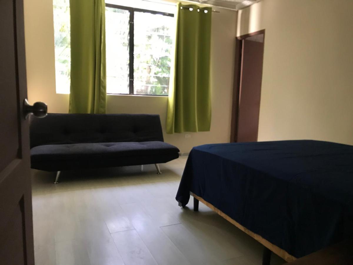 Casa Monstros Hostal *