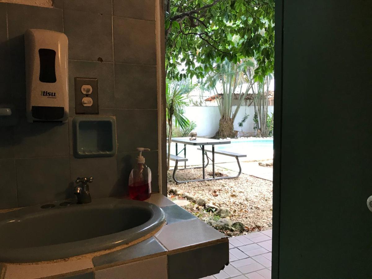 Casa Monstros Hostal *